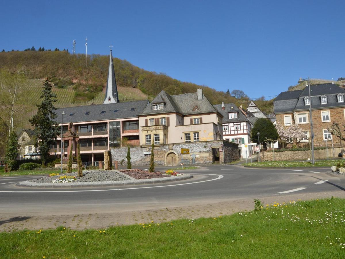 Classy Holiday Home In Uerzig Near Forest Rum bild