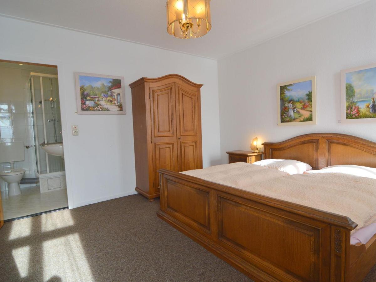 Classy Holiday Home In Uerzig Near Forest Rum bild
